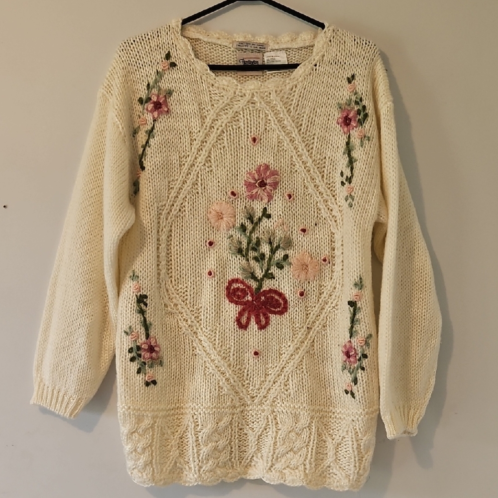 Elegant Floral Knit Sweater in Cream